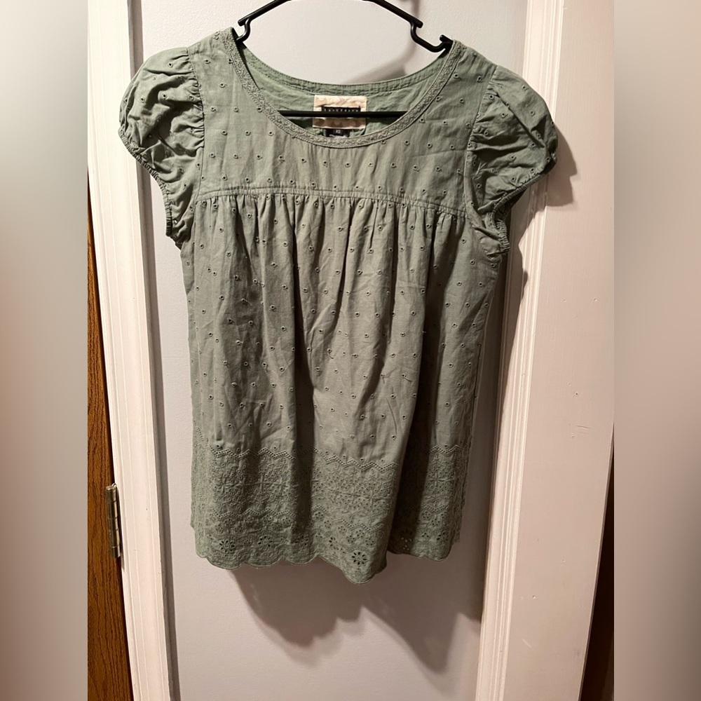 Women’s size XS green eyelet sanctuary brand top